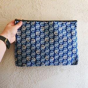 shoreline c groovy patterned pouch